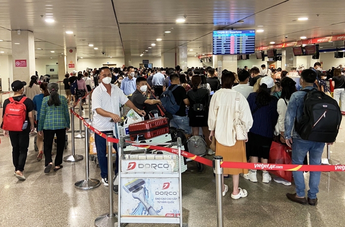 Hãng hàng không thu phí làm thủ tục nhanh ở Tân Sơn Nhất 